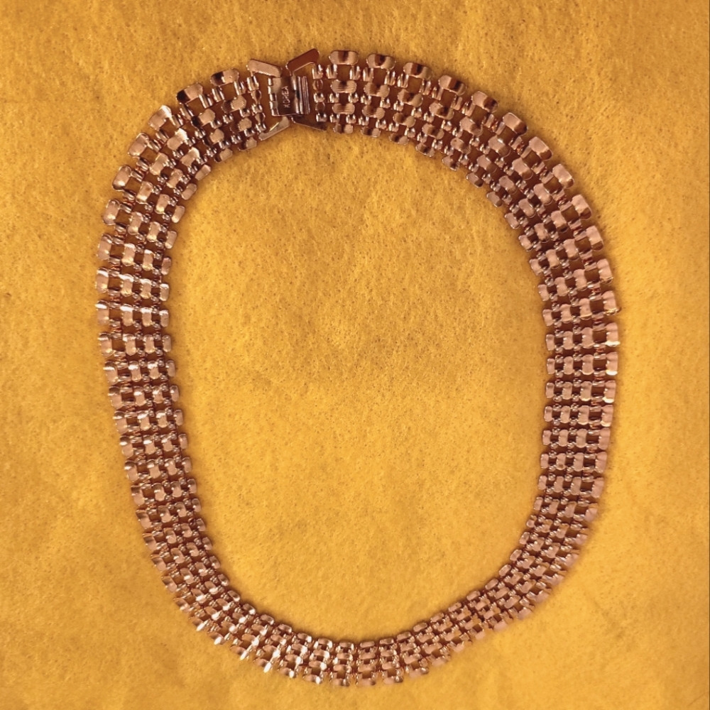 Gold Tone Necklace - Picture 3 of 4